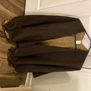 Shawl. Brown/tan.